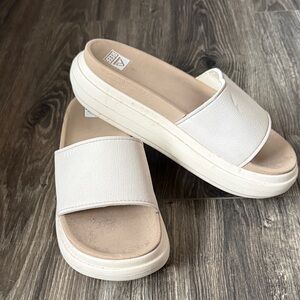 Reef Women's Cream Slip-On Platform Slides